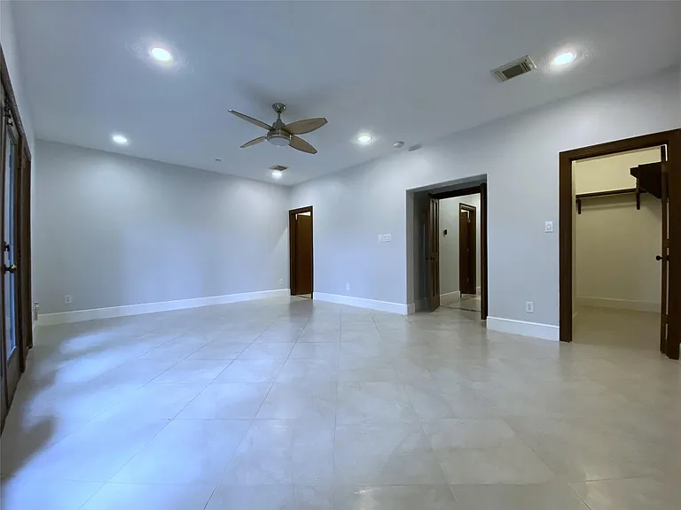 1012 Crocker St — Photo 7