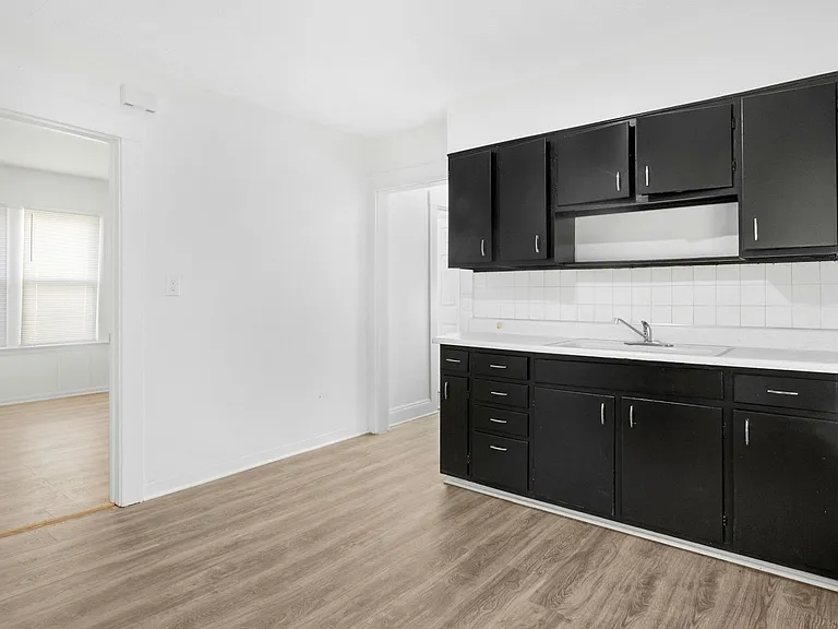 856 Wayside Rd #B — Photo 1