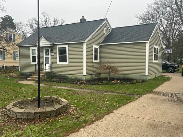 6894 12th Ave, Jenison, MI 49428