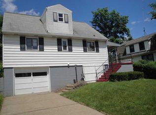 1865 Montour St, Coraopolis, PA
