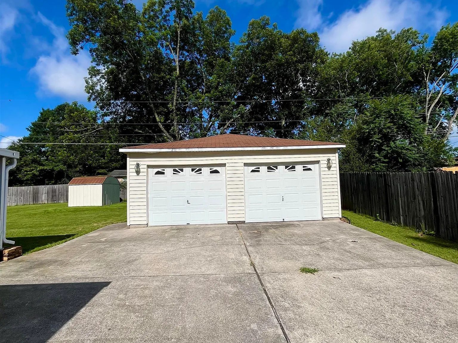 3 bed, 2.0 bath, 1715 sqft, $1,800 — Photo 3
