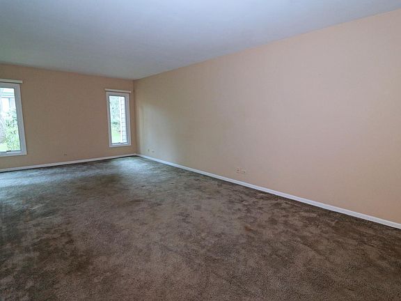 5th image of 1319 Appletree Ln #1319