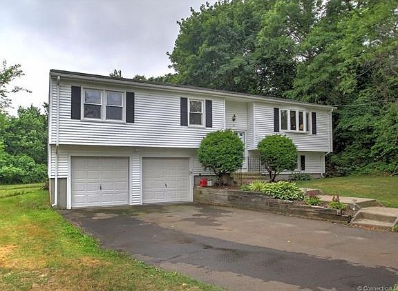 Quiet cul-de-sac location!