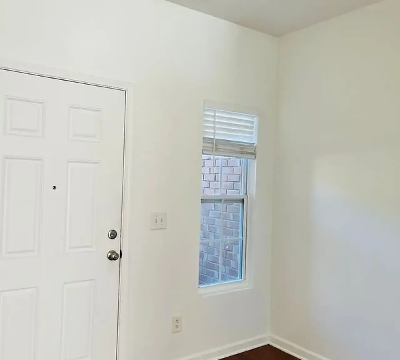 3 bed, 2.5 bath, 1574 sqft, $2,000 — Photo 2