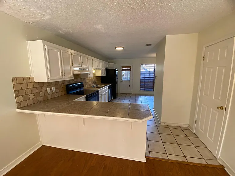 2293 Hollydale Ave #7C — Photo 3