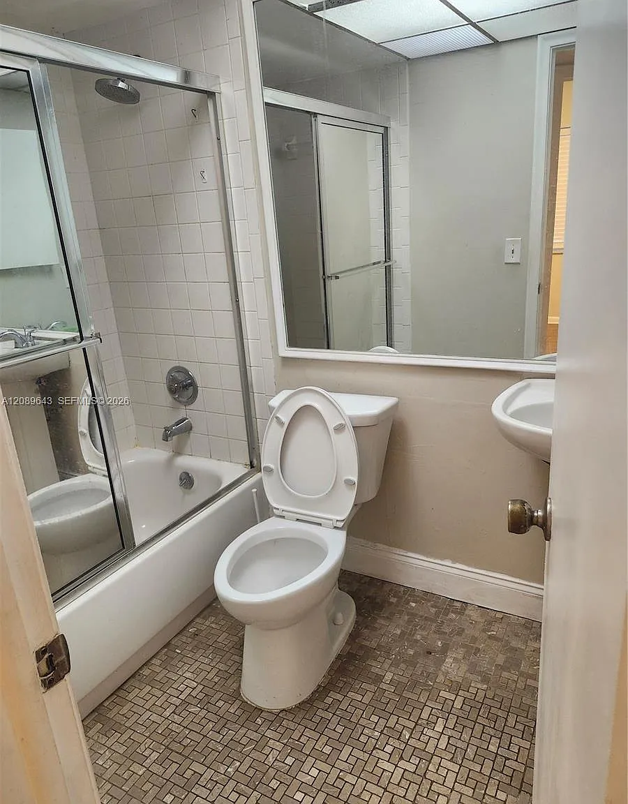 Jamestown Condo — Photo 4