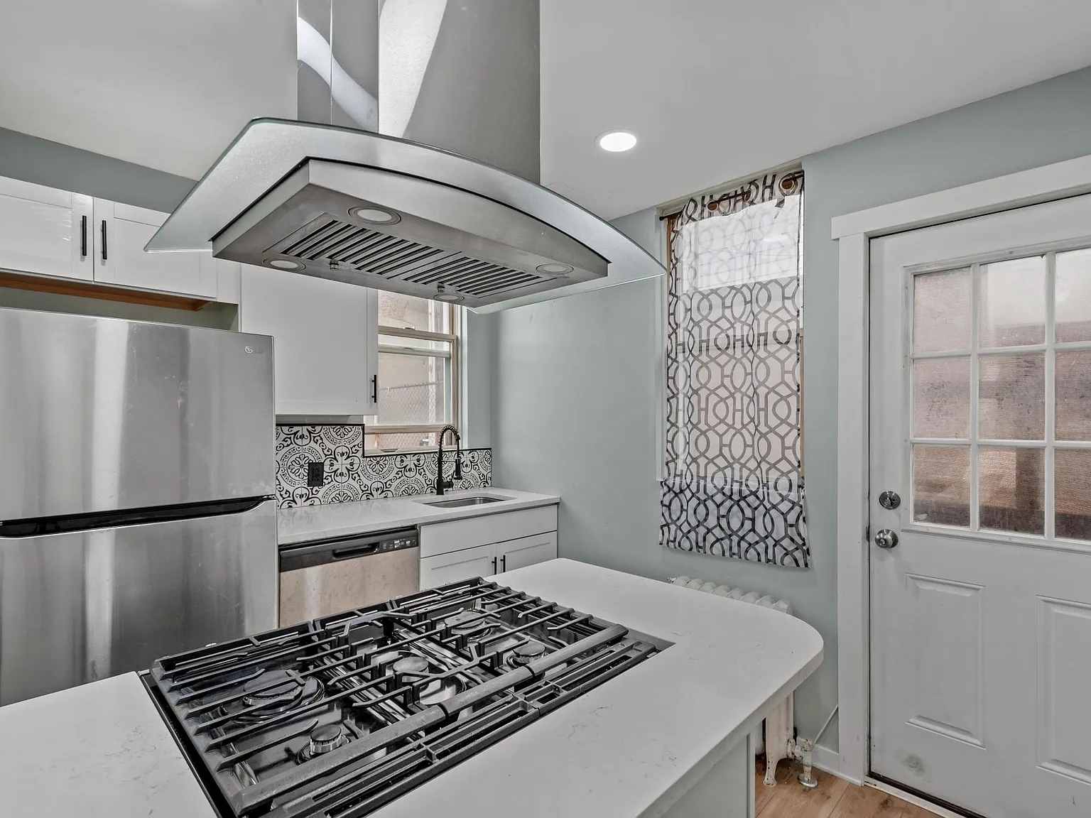 1 bed, 750 sqft, $1,195 — Photo 1