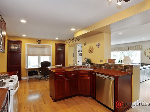 Kitchen / Breakfast Room