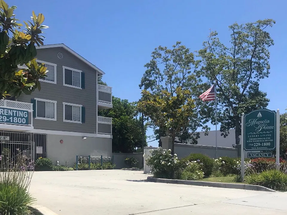 700 S Magnolia Ave