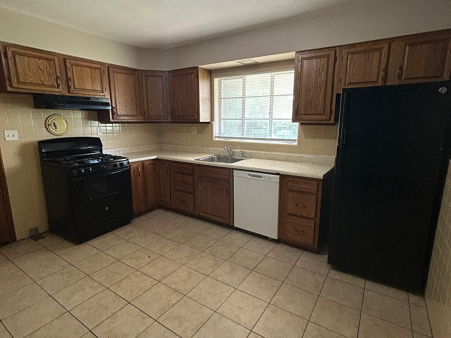 3 bed, 1336 sqft, $1,495 — Photo 2