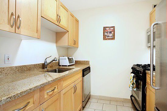1st image of 250 E 30th St #15B