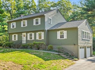 15 Reeves Rd, Bedford, MA 01730