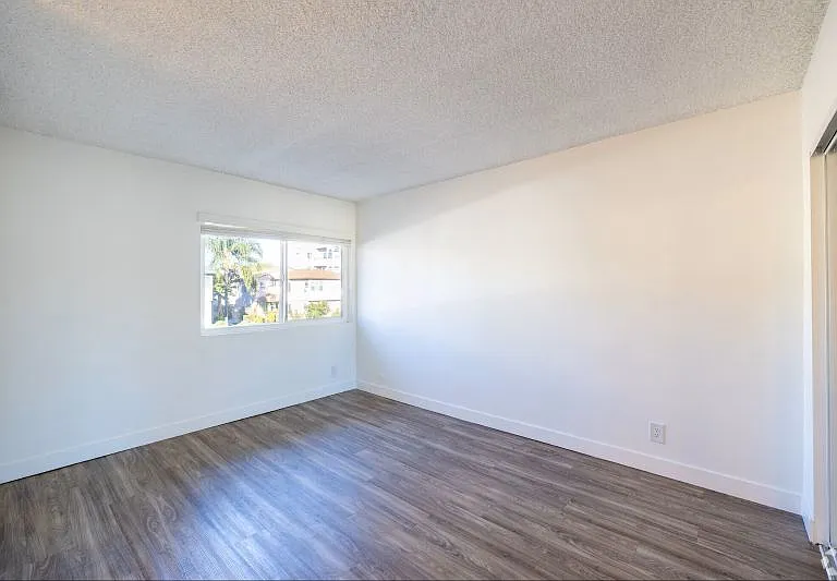 Carson Oakwood Apartments — Photo 11