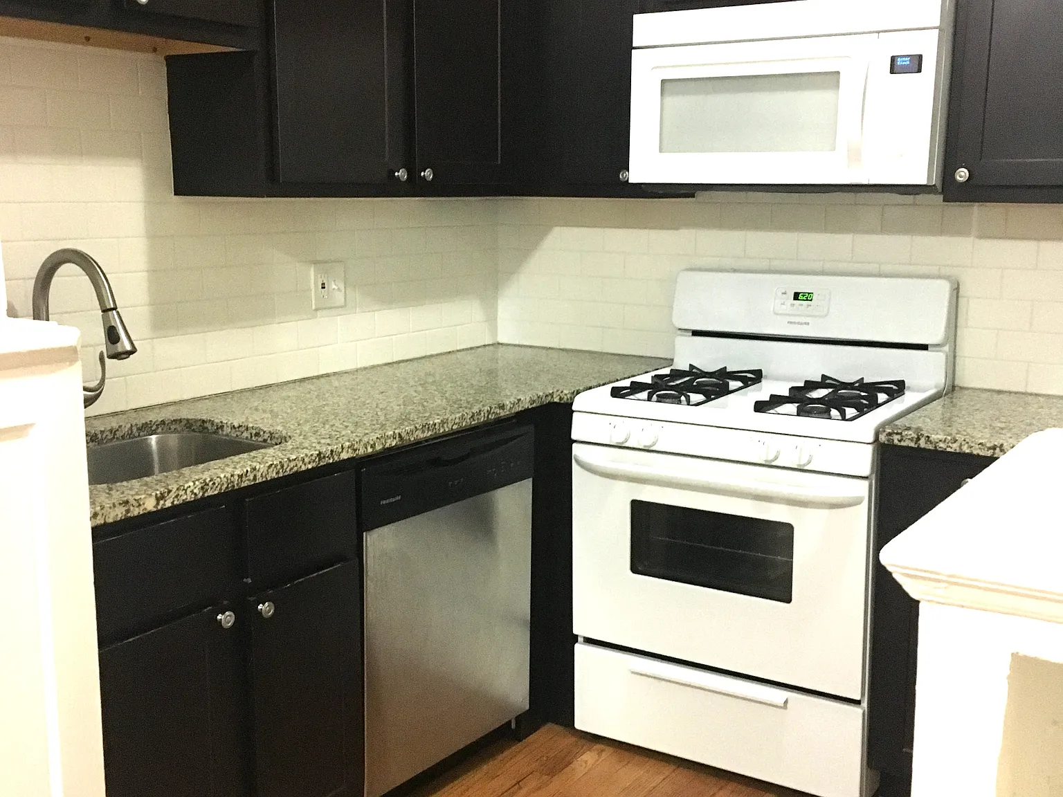 Studio, 600 sqft, $1,325 — Photo 2
