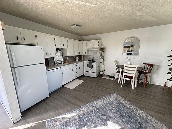 Kitchen includes dishwasher, refrigerator, stove/oven