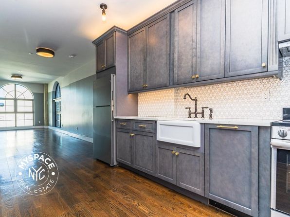 187 Kent Ave #507