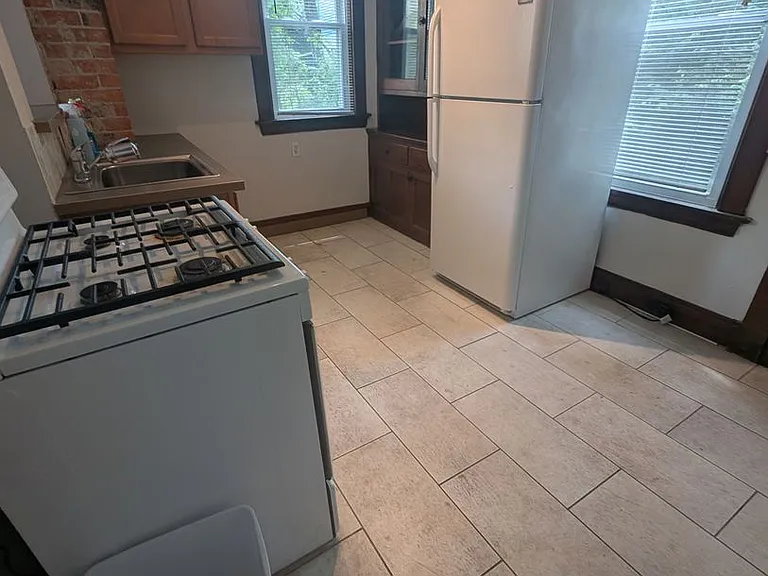 3111 Linwood Ave — Photo 7