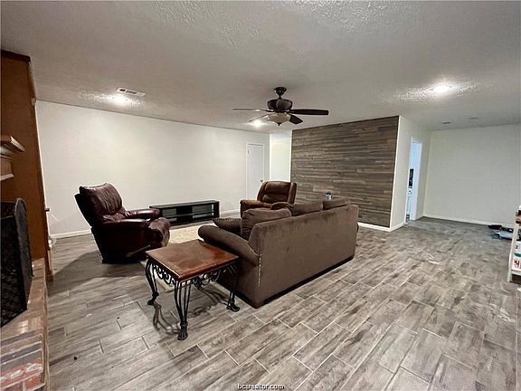 3rd image of 3106 Lodgepole Dr
