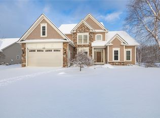 1394 Meadow Breeze Ln, Webster, NY 14580