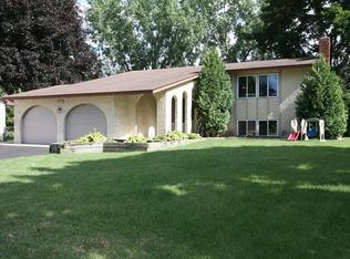 1213 Foxwood Ct, New Brighton, MN 55112