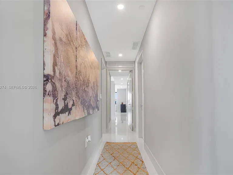 700 NE 24th St #901 — Photo 47