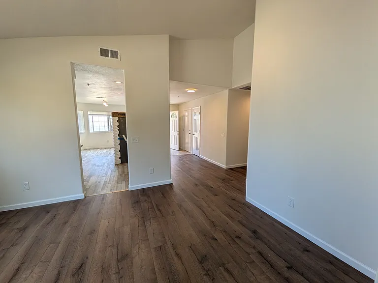 Hildale Cir — Photo 19
