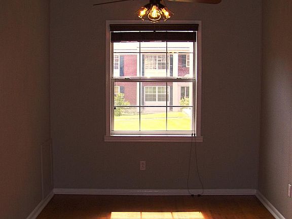3rd image of 2119 Pearl St APT 1C