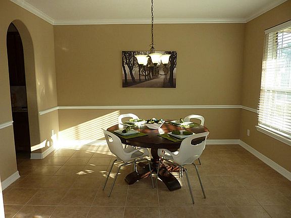 Formal dining - to right of entry - chair rail