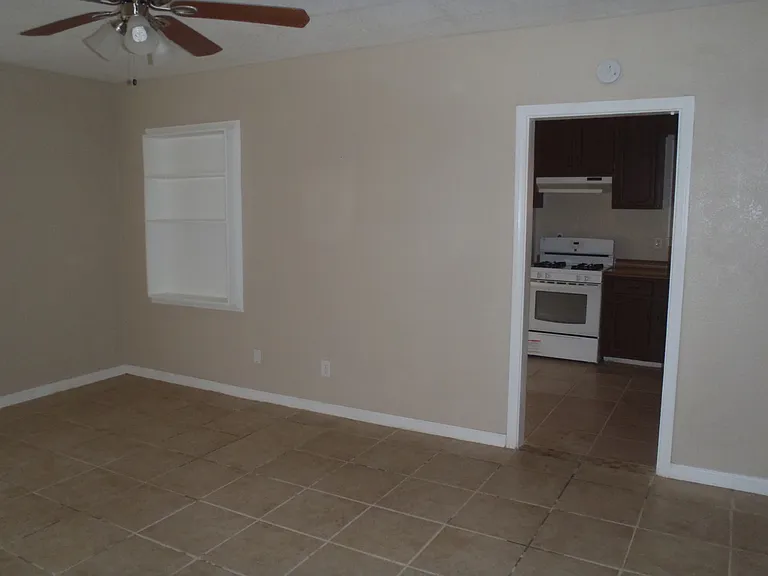 716 Commercial Ave #A-B — Photo 2