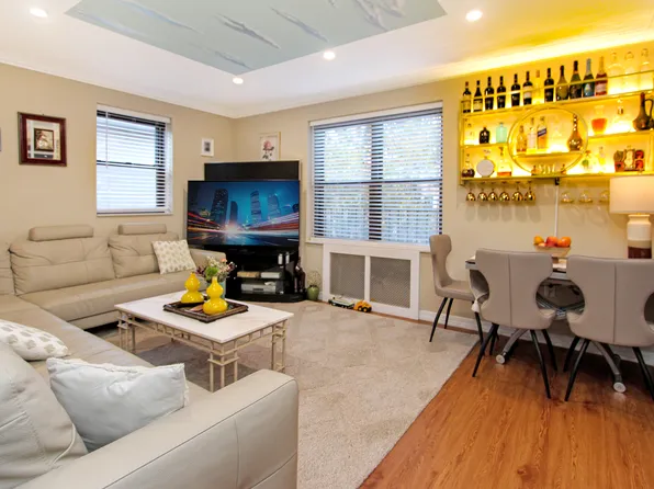 2615 Avenue O image 2 of 13