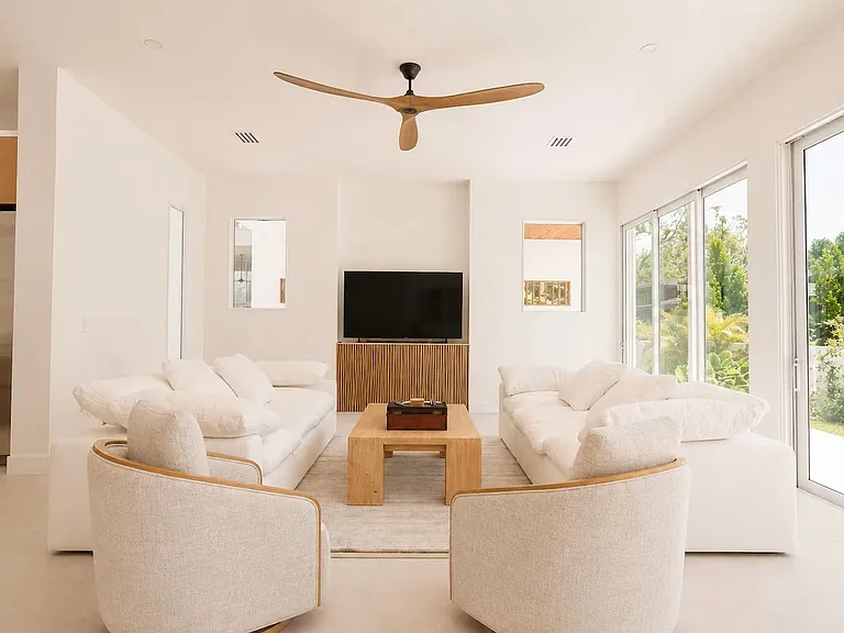 Roberts Bay Ln — Photo 10