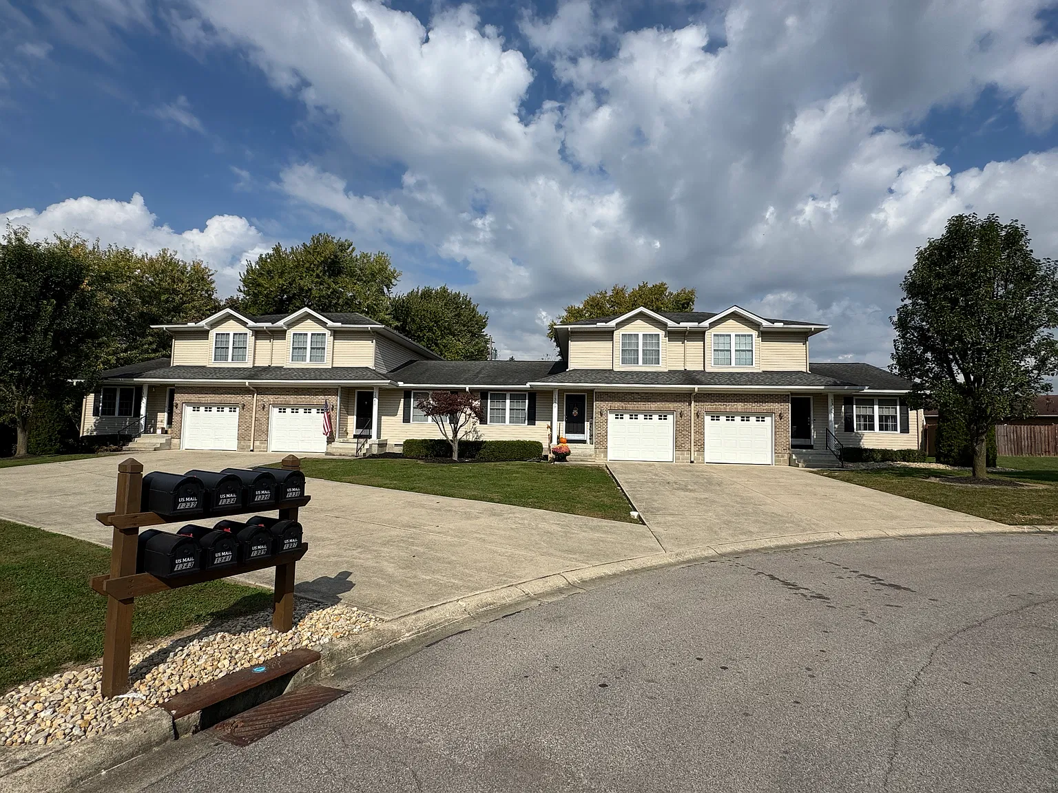 2 bed, 1.5 bath, 1500 sqft, $1,800 — Photo 1