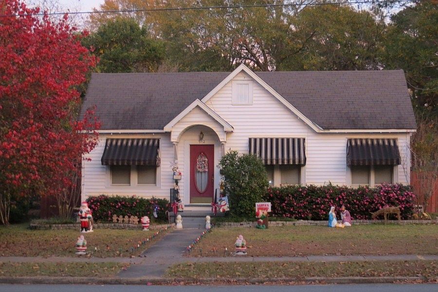 1st image of 912 Elm St