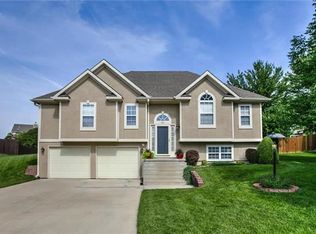 503 Andrew Ct, Gower, MO 64454