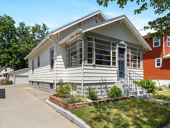 2nd image of 909 Slayton Ave
