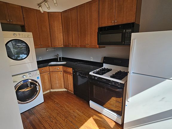 3rd image of 62 Ridgemont St