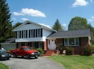 310 Wake Robin Trl, Lewisburg, WV 24901
