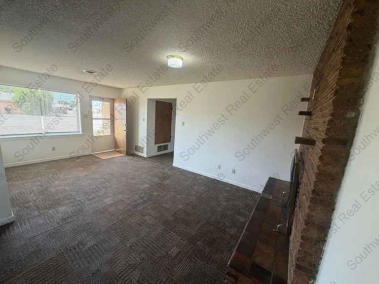 1412 W 10th St — Photo 3