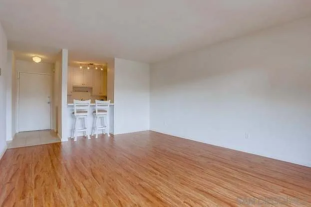 1645 Emerald St #1L — Photo 7