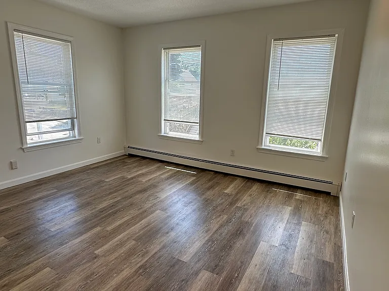 29 Vernon St #2R — Photo 11