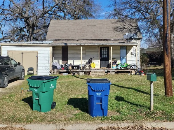 1403 Thompson St, Bridgeport, TX 76426