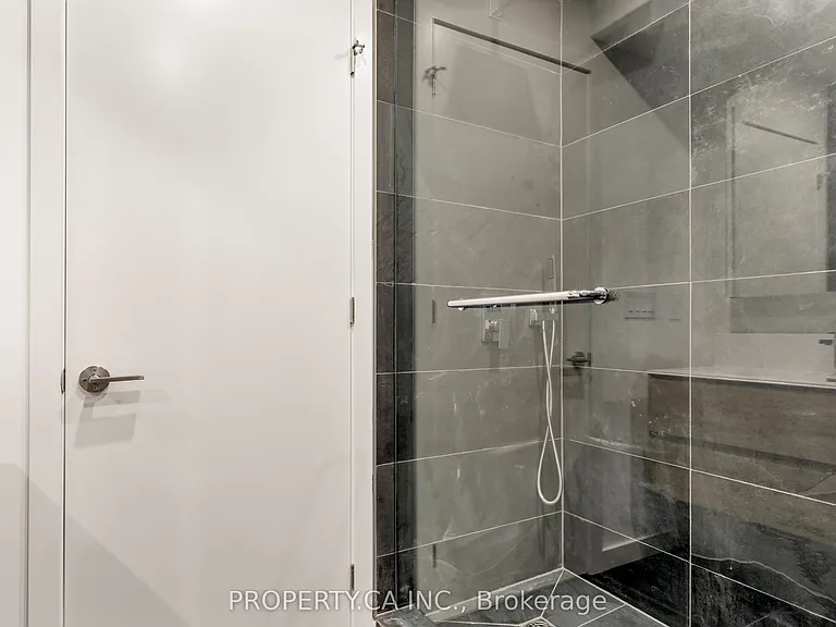 301 Keele St #3 — Photo 41