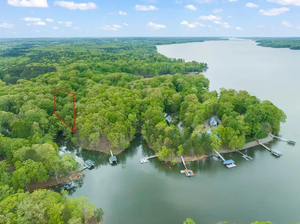 2 Lake Point Dr, Clarksville, VA 23927