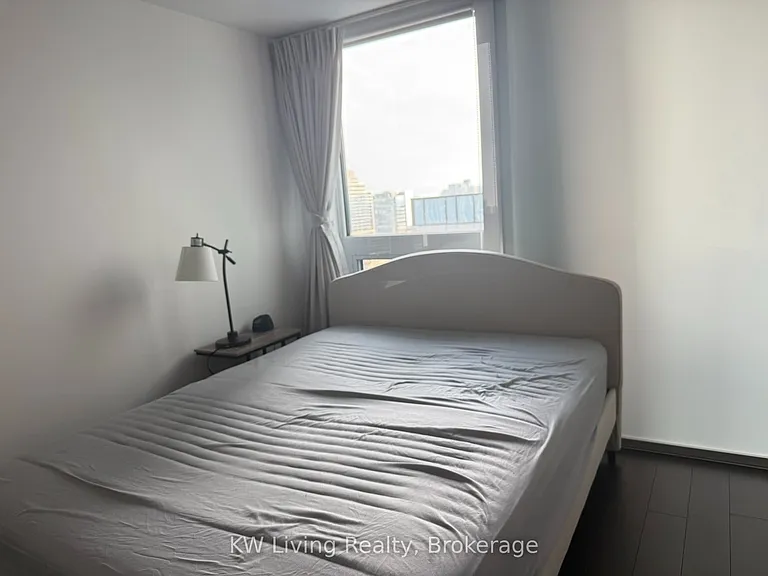210 Simcoe St #2009 — Photo 11