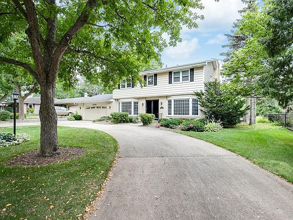 3rd image of 2082 Cameron Cir
