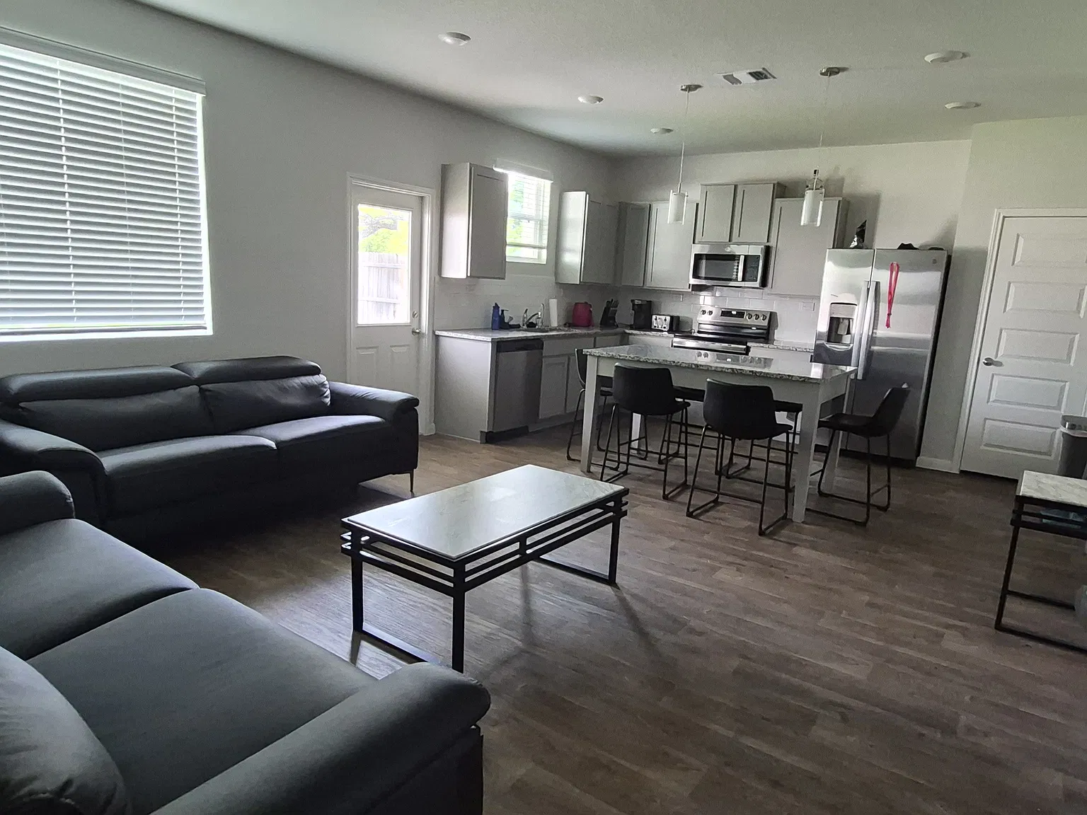 3 bed, 2.5 bath, 1519 sqft, $600 — Photo 2