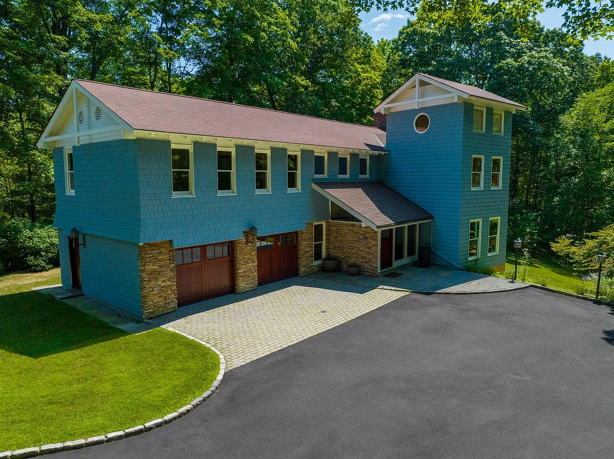 Building Photo - 386 Taconic Rd