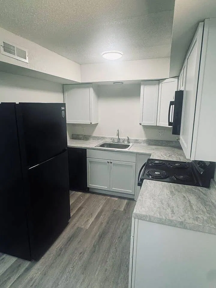 2 bed, $750 — Photo 1