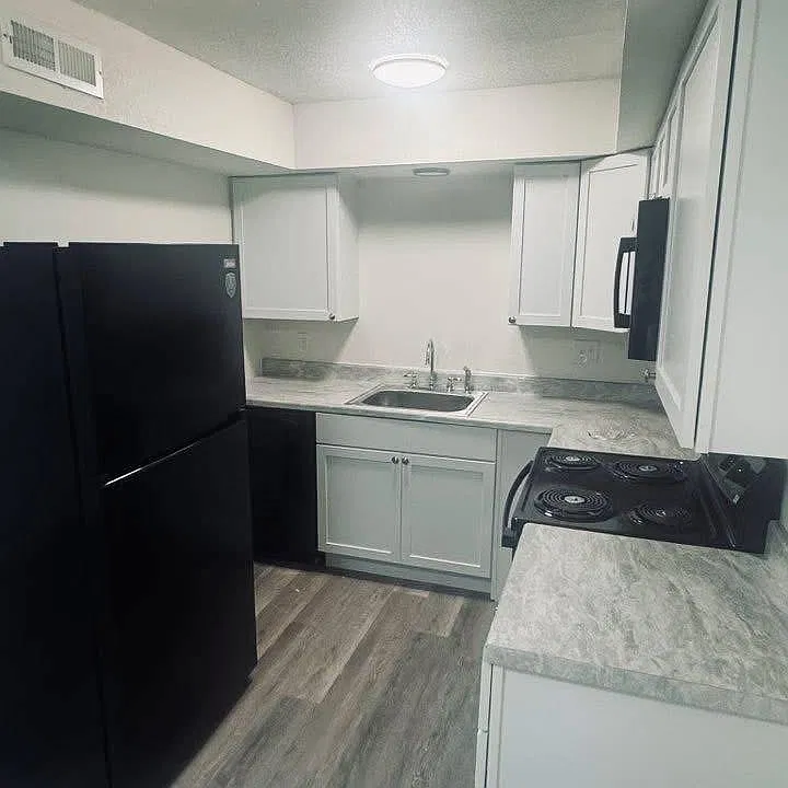 206 S 10th Ave #1