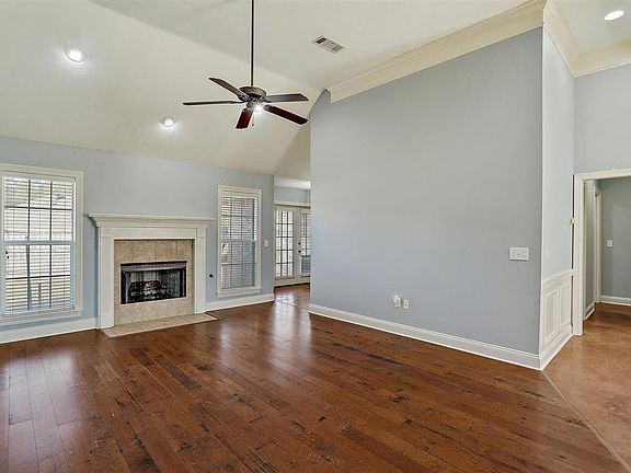 5th image of 211 Wildberry Ct